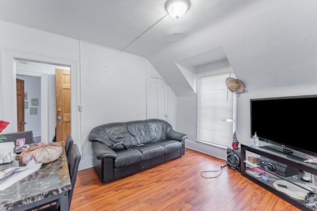 131 N Gifford Street, Elgin, IL 60120