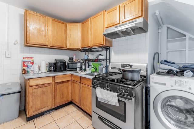 131 N Gifford Street, Elgin, IL 60120