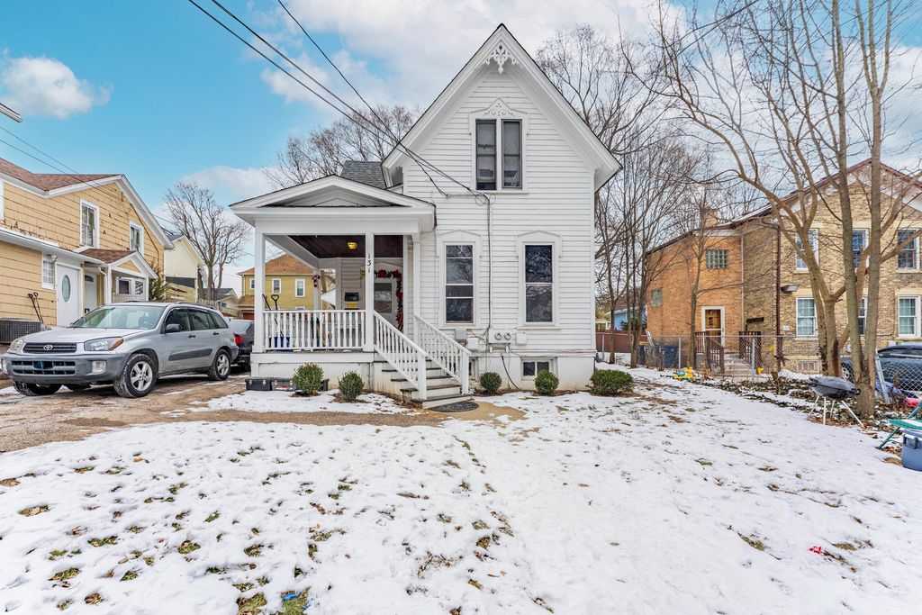 131 N Gifford Street, Elgin, IL 60120