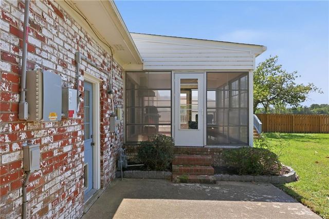 18 Eagle Point RD, Hampton, VA 23669