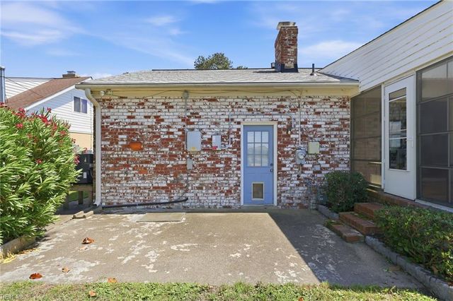 18 Eagle Point RD, Hampton, VA 23669