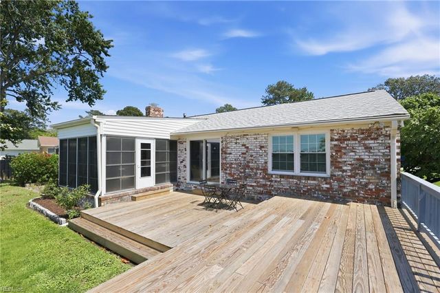 18 Eagle Point RD, Hampton, VA 23669