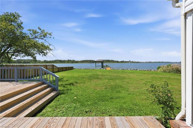 18 Eagle Point RD, Hampton, VA 23669