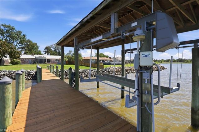 18 Eagle Point RD, Hampton, VA 23669