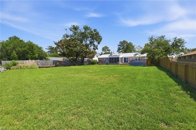 18 Eagle Point RD, Hampton, VA 23669