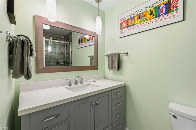 18 Eagle Point RD, Hampton, VA 23669