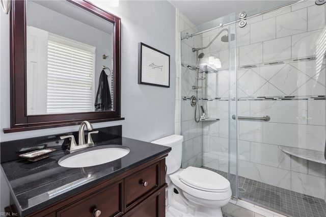 18 Eagle Point RD, Hampton, VA 23669