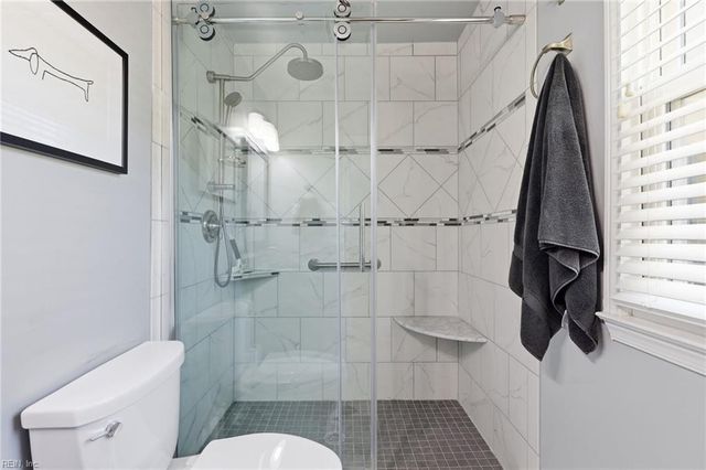 18 Eagle Point RD, Hampton, VA 23669