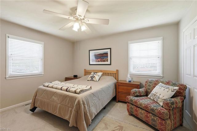 18 Eagle Point RD, Hampton, VA 23669