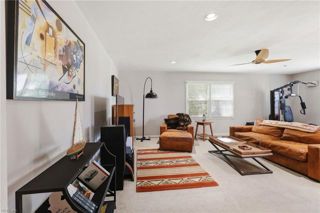 18 Eagle Point RD, Hampton, VA 23669