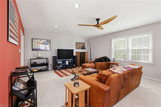 18 Eagle Point RD, Hampton, VA 23669