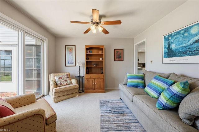 18 Eagle Point RD, Hampton, VA 23669