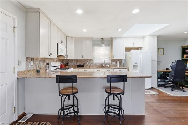 18 Eagle Point RD, Hampton, VA 23669