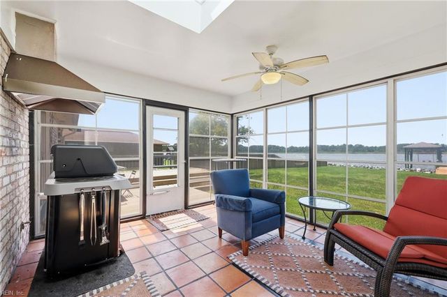 18 Eagle Point RD, Hampton, VA 23669