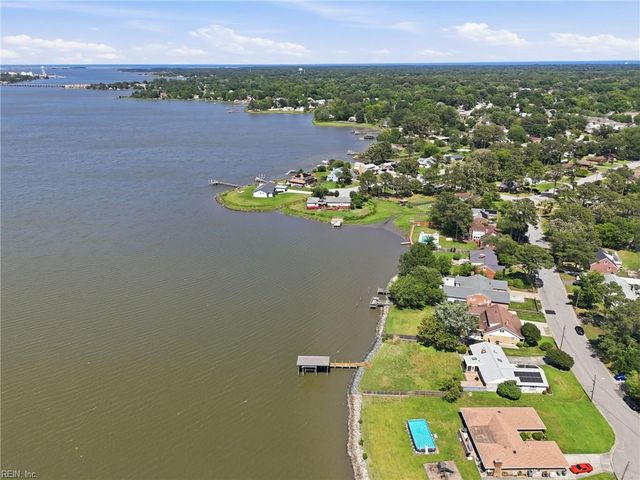 18 Eagle Point RD, Hampton, VA 23669