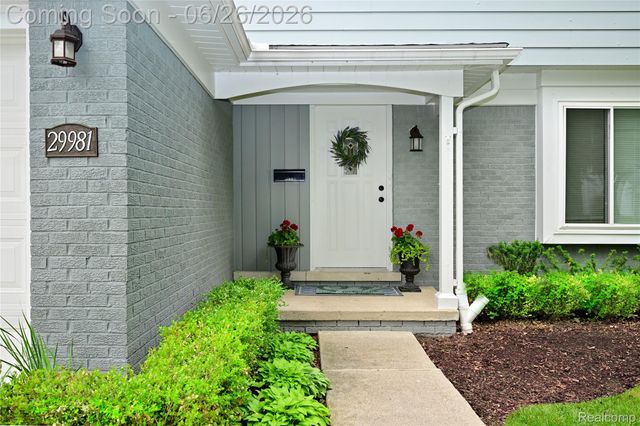 29981 Rock Creek Drive, Southfield, MI 48076