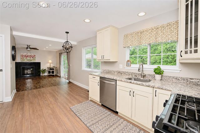29981 Rock Creek Drive, Southfield, MI 48076