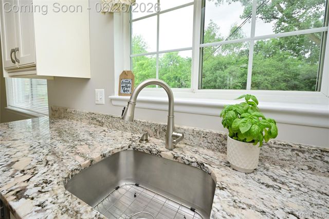 29981 Rock Creek Drive, Southfield, MI 48076