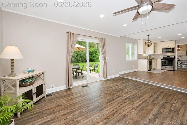 29981 Rock Creek Drive, Southfield, MI 48076