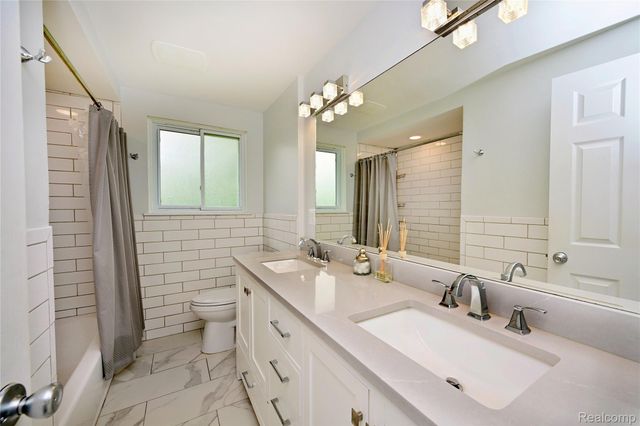 29981 Rock Creek Drive, Southfield, MI 48076