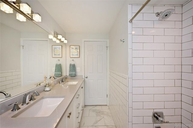 29981 Rock Creek Drive, Southfield, MI 48076