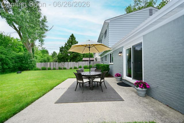 29981 Rock Creek Drive, Southfield, MI 48076