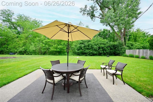29981 Rock Creek Drive, Southfield, MI 48076
