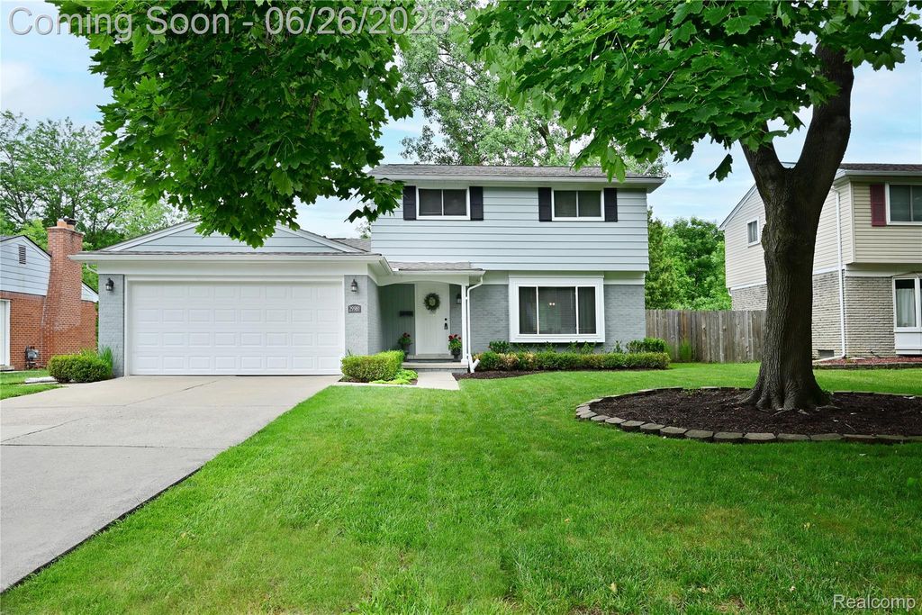 29981 Rock Creek Drive, Southfield, MI 48076