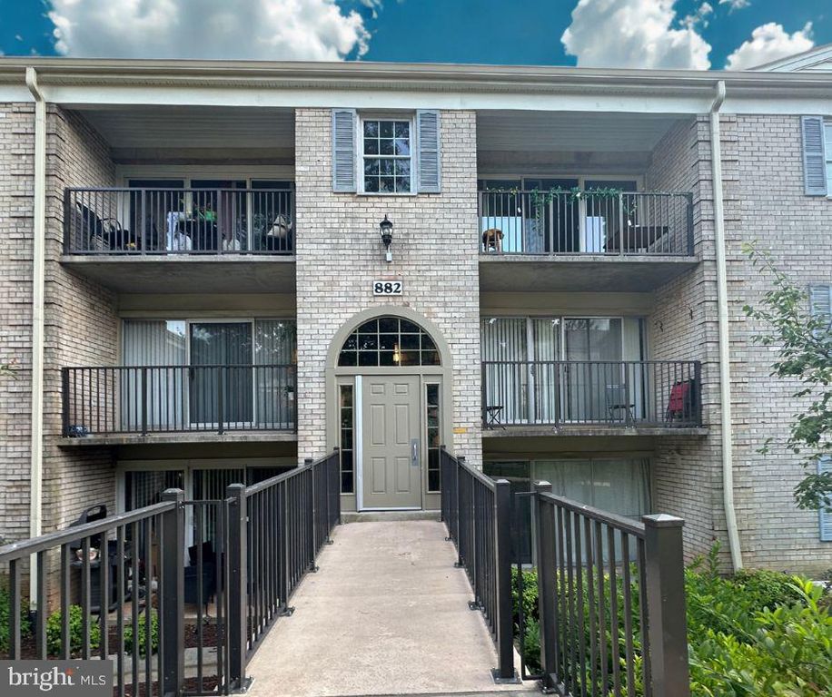 882 COLLEGE PKWY #202, Rockville, MD 20850