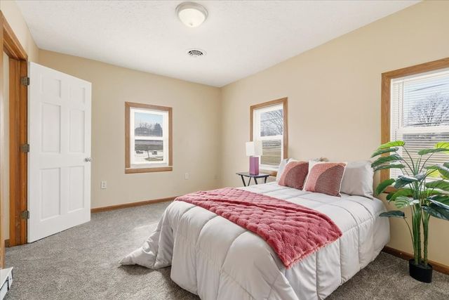 77 Frederick St, Lexington, OH 44904