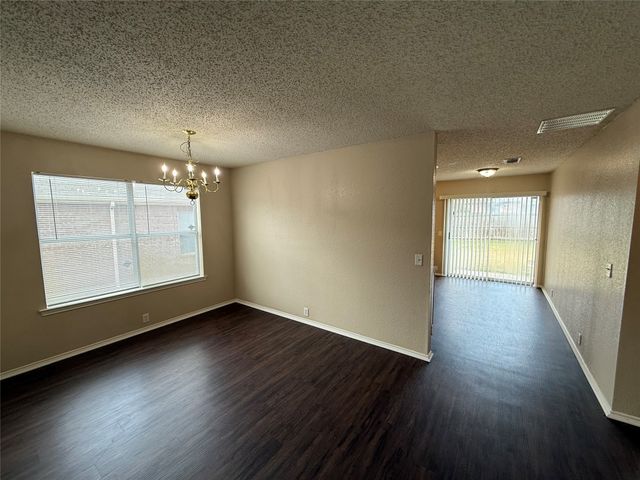 135 Quail Run Drive, Seagoville, TX 75159