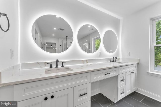 13 BEAVER AVE, Mount Laurel, NJ 08054
