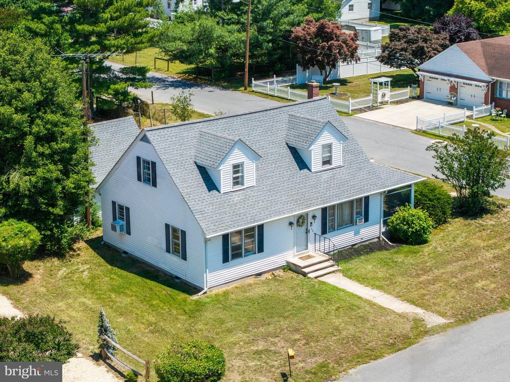 Image 1 of property listing at 301 WRIGHTS AVE, Hurlock, MD 21643