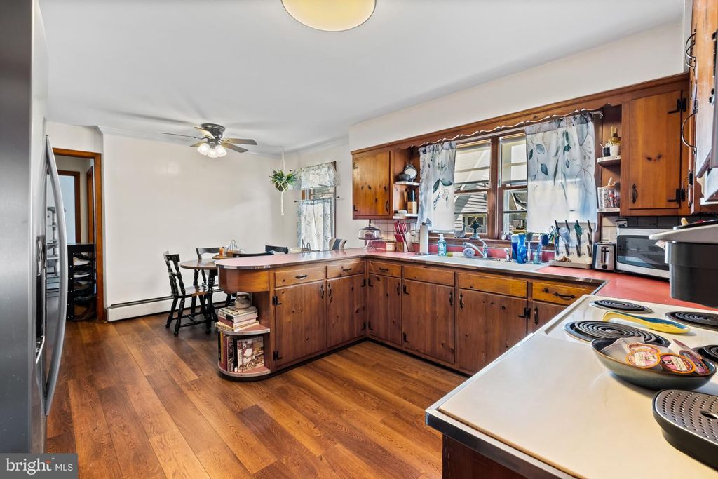 Image 10 of property listing at 301 WRIGHTS AVE, Hurlock, MD 21643