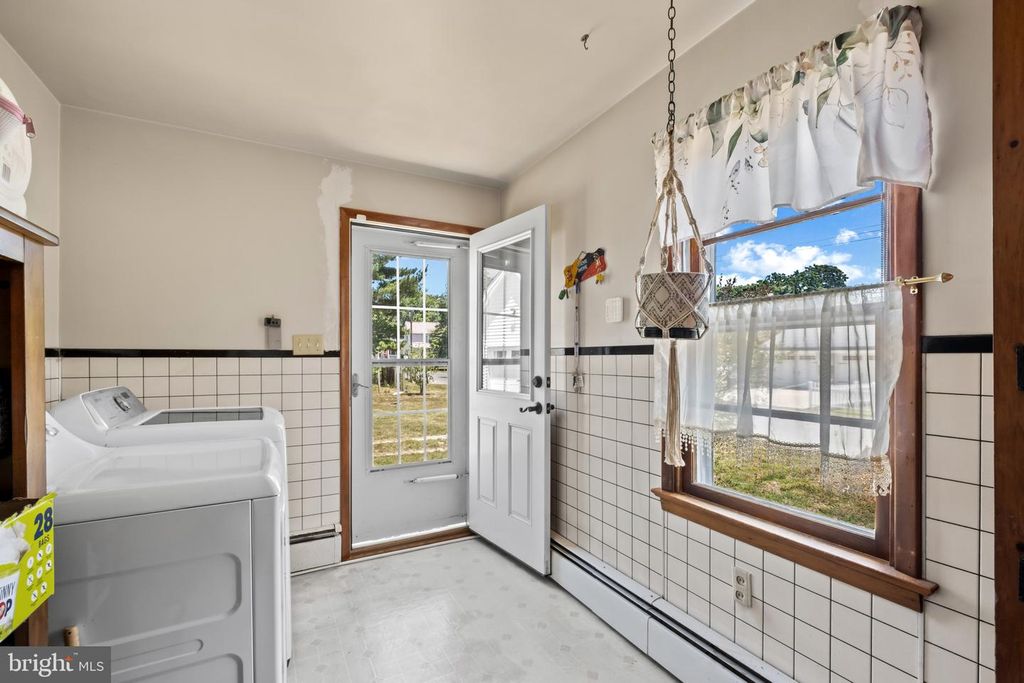 Image 13 of property listing at 301 WRIGHTS AVE, Hurlock, MD 21643