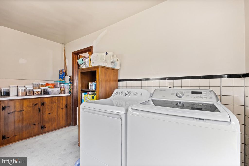 Image 14 of property listing at 301 WRIGHTS AVE, Hurlock, MD 21643