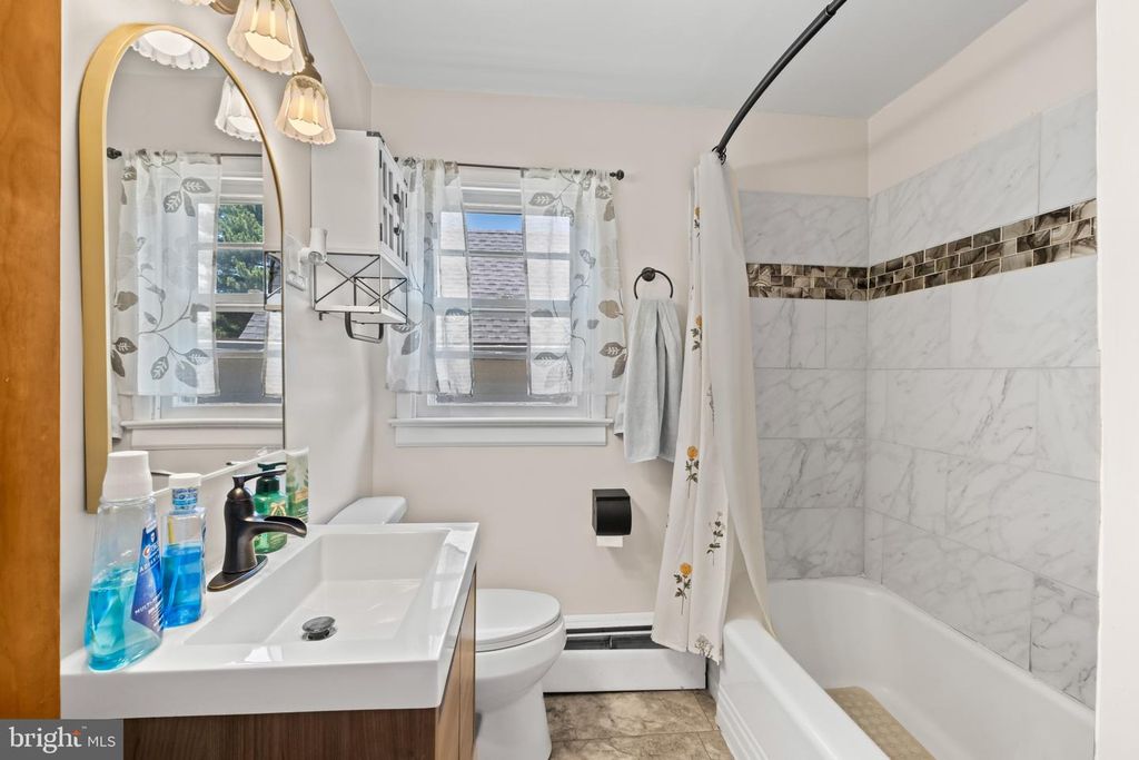 Image 16 of property listing at 301 WRIGHTS AVE, Hurlock, MD 21643