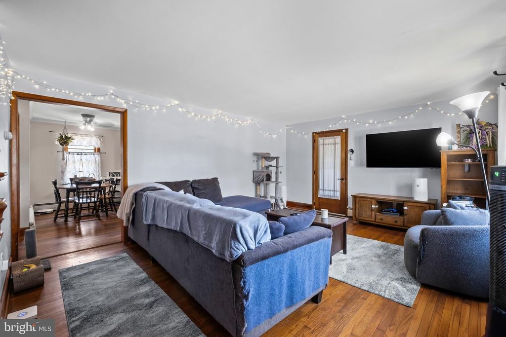 Image 3 of property listing at 301 WRIGHTS AVE, Hurlock, MD 21643