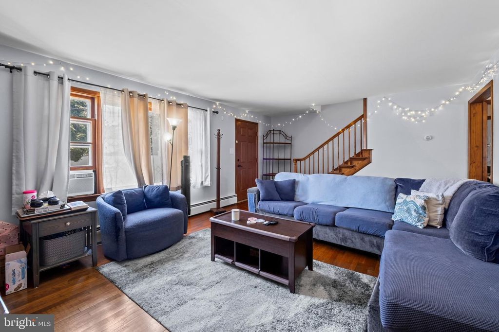 Image 5 of property listing at 301 WRIGHTS AVE, Hurlock, MD 21643