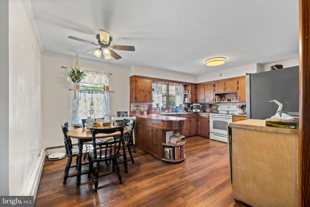Image 6 of property listing at 301 WRIGHTS AVE, Hurlock, MD 21643