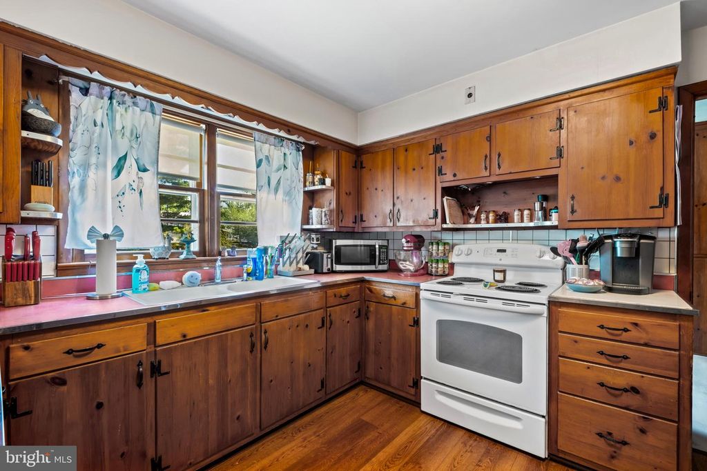 Image 9 of property listing at 301 WRIGHTS AVE, Hurlock, MD 21643