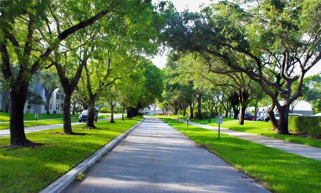 2861 N Oakland Forest Drive 307, Oakland Park, FL 33309