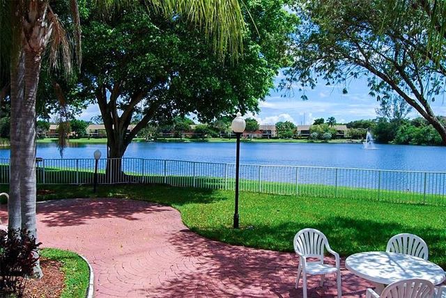 2861 N Oakland Forest Drive 307, Oakland Park, FL 33309