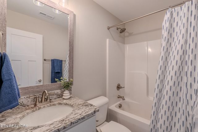 229 Edgewood Ave Ave, Clinton, TN 37716