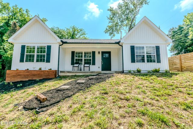 229 Edgewood Ave Ave, Clinton, TN 37716