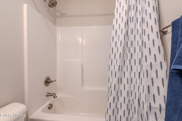 229 Edgewood Ave Ave, Clinton, TN 37716