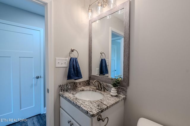 229 Edgewood Ave Ave, Clinton, TN 37716