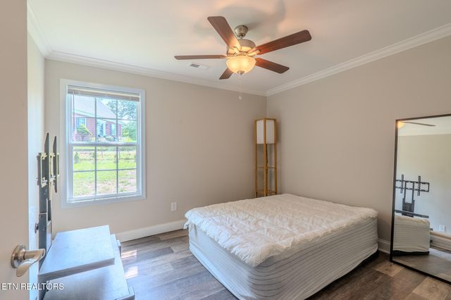 229 Edgewood Ave Ave, Clinton, TN 37716