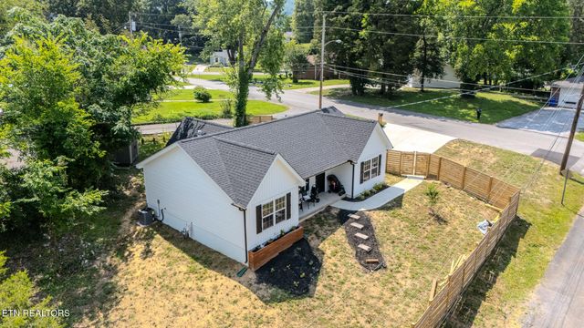 229 Edgewood Ave Ave, Clinton, TN 37716