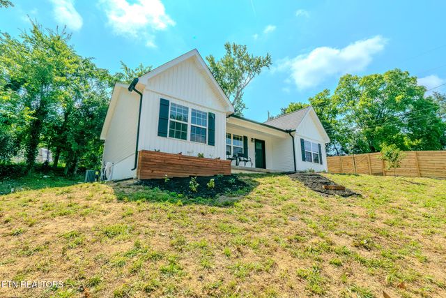229 Edgewood Ave Ave, Clinton, TN 37716